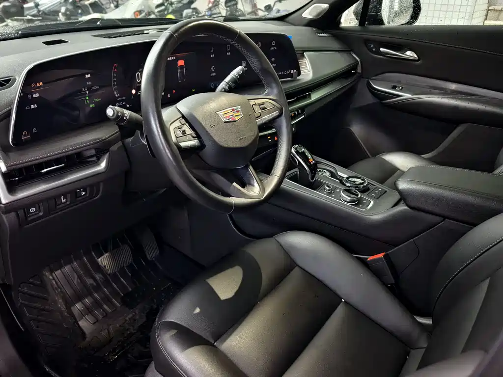 CADILLAC XT4