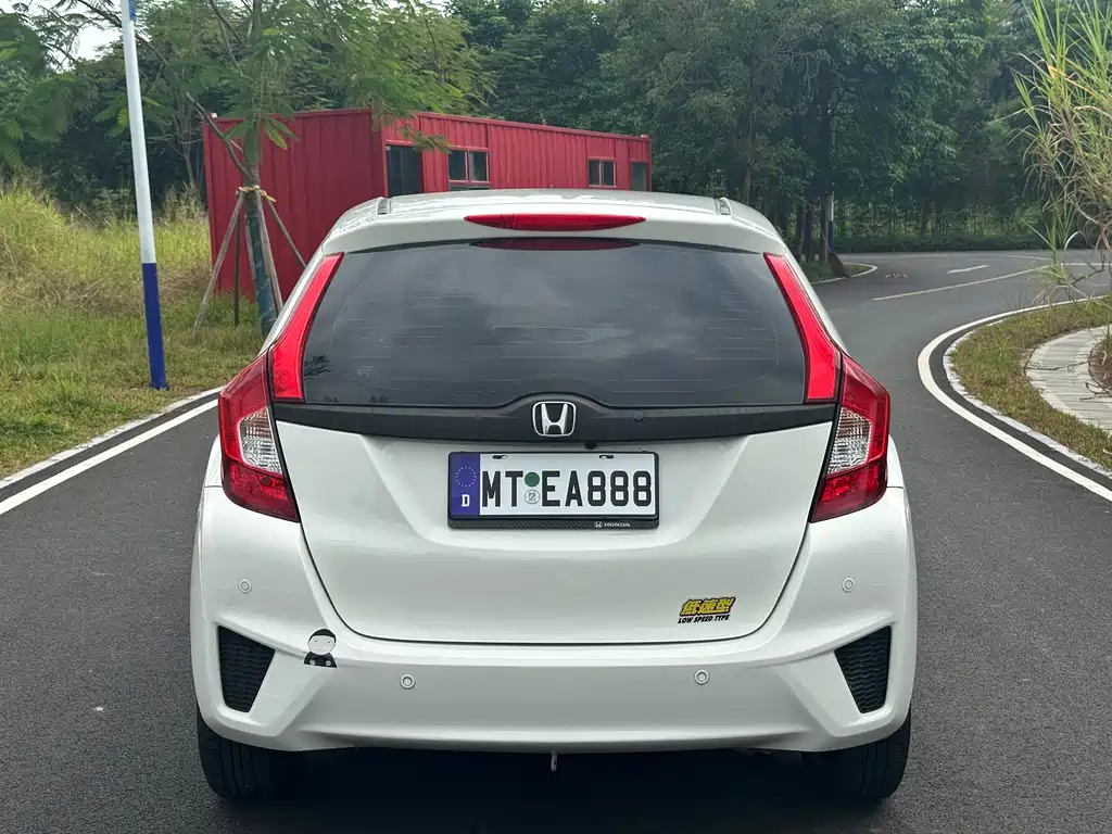Honda Fit — миниатюра 8