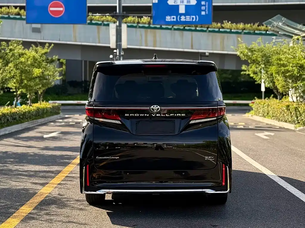 Toyota Vellfire — миниатюра 4
