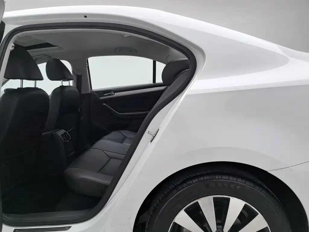 Volkswagen Sagitar — миниатюра 15
