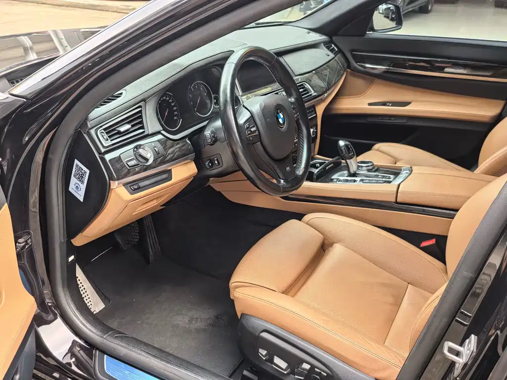 BMW 7 Series — миниатюра 6