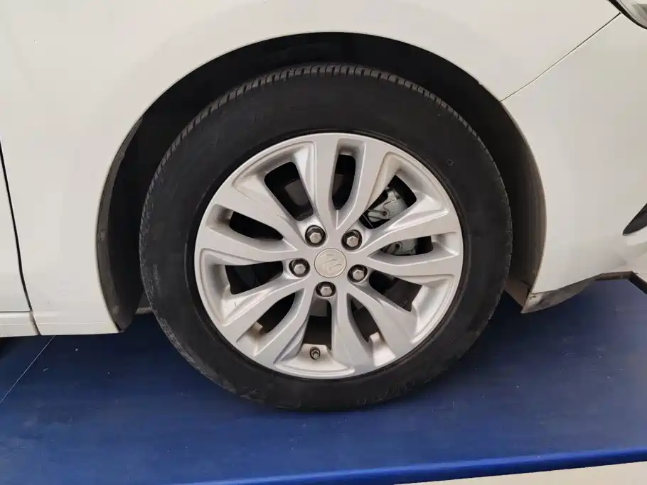 Buick Excelle — миниатюра 6