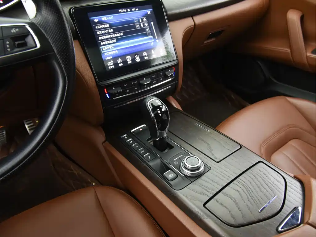 Maserati Quattroporte — миниатюра 37