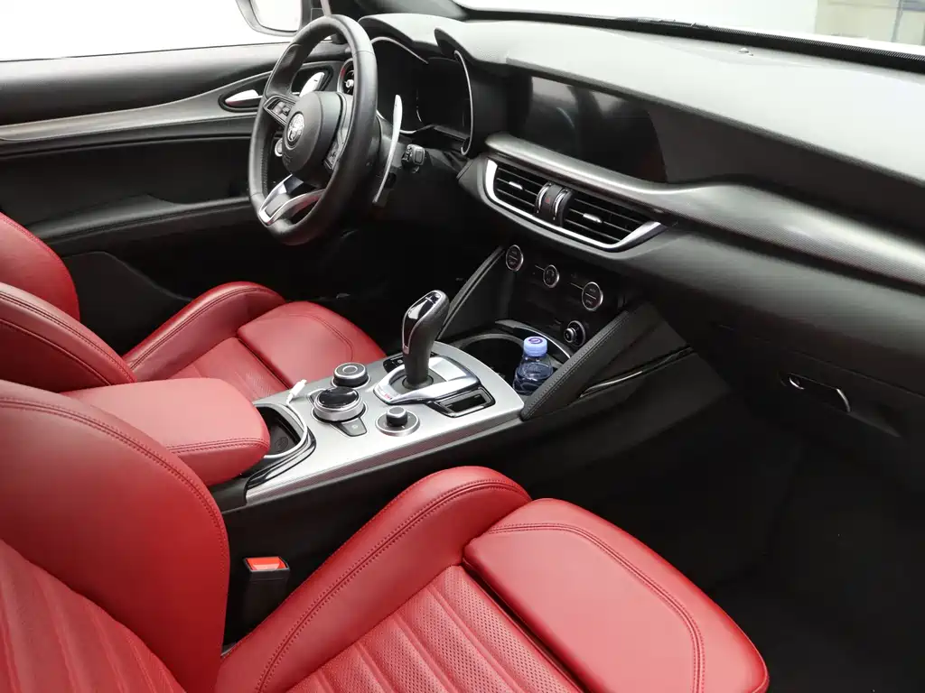 Alfa Romeo Stelvio — миниатюра 11
