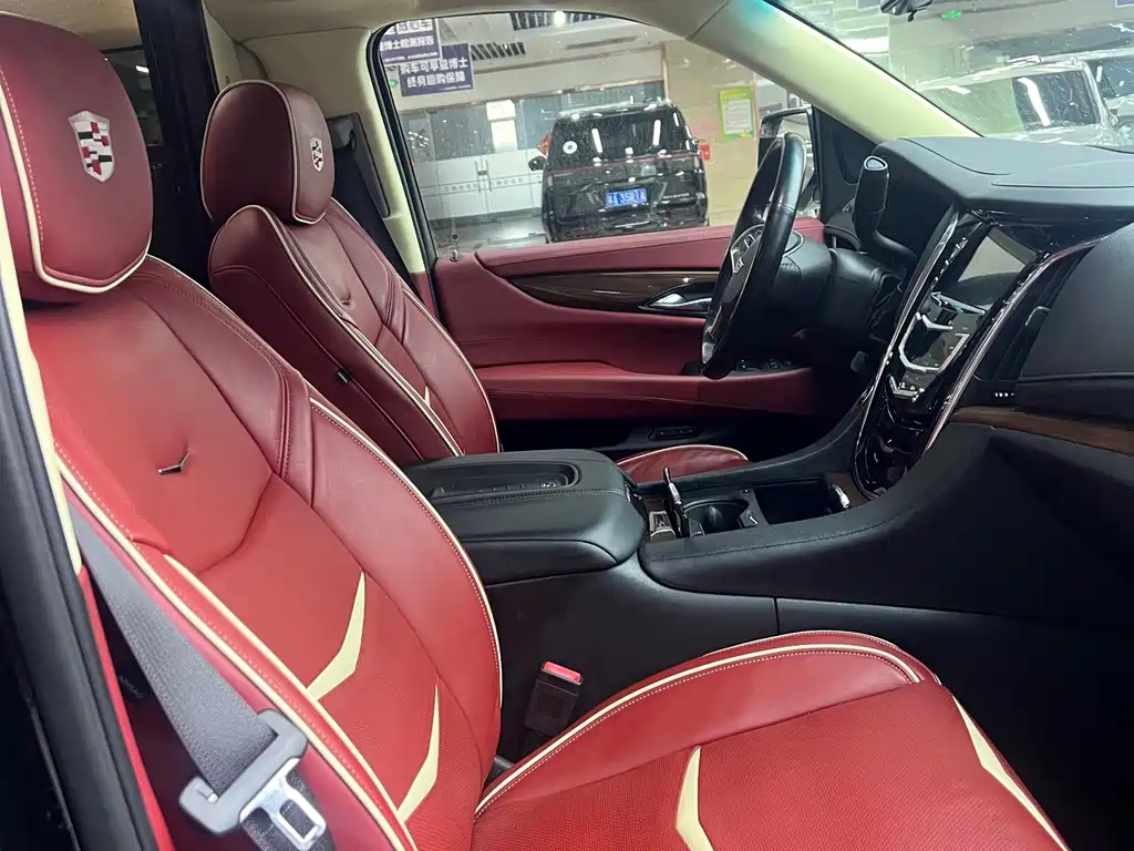 Cadillac Escalade — миниатюра 9