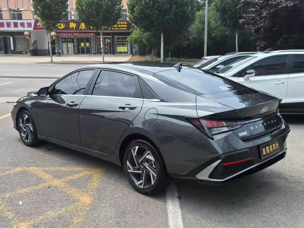 Hyundai Elantra — миниатюра 6