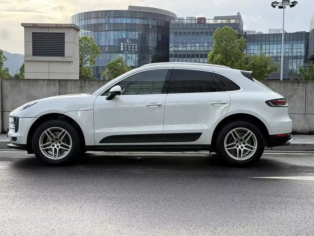 Porsche Macan — миниатюра 4