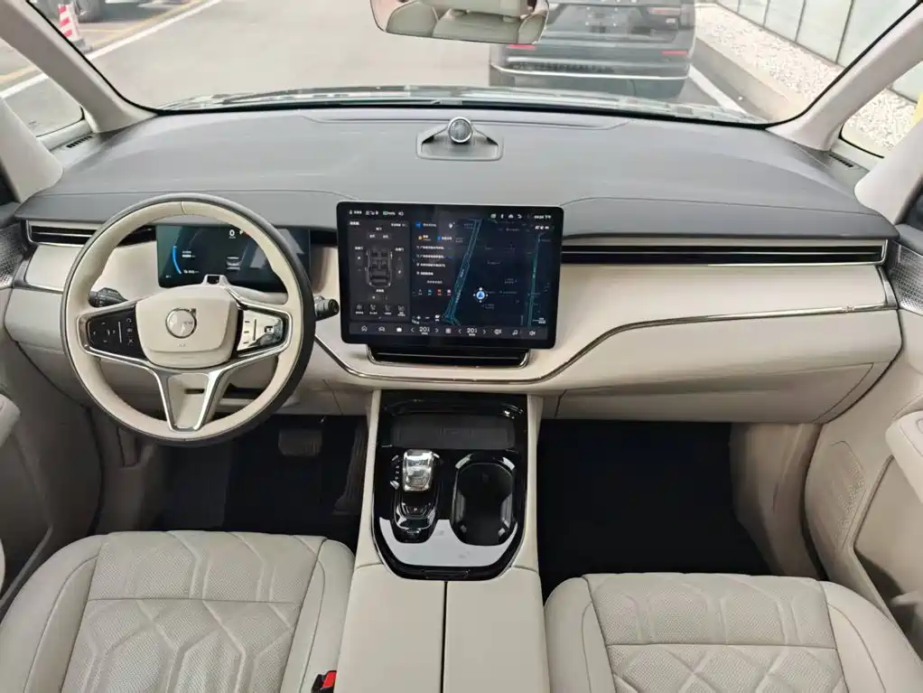 Volvo EM90 — миниатюра 15