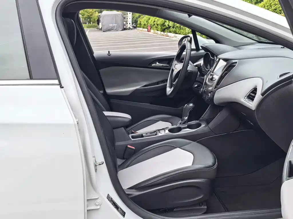 Chevrolet Cruze — миниатюра 12