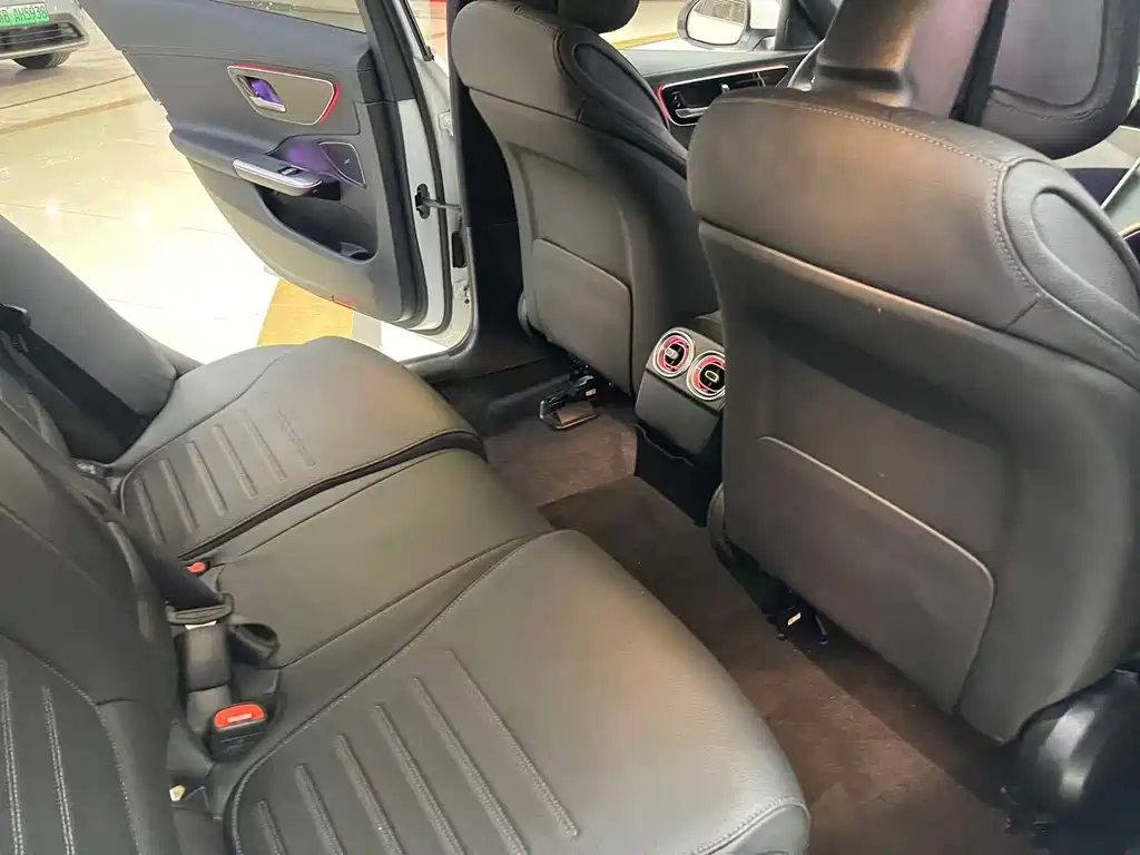 Mercedes-Benz C-Class — миниатюра 11