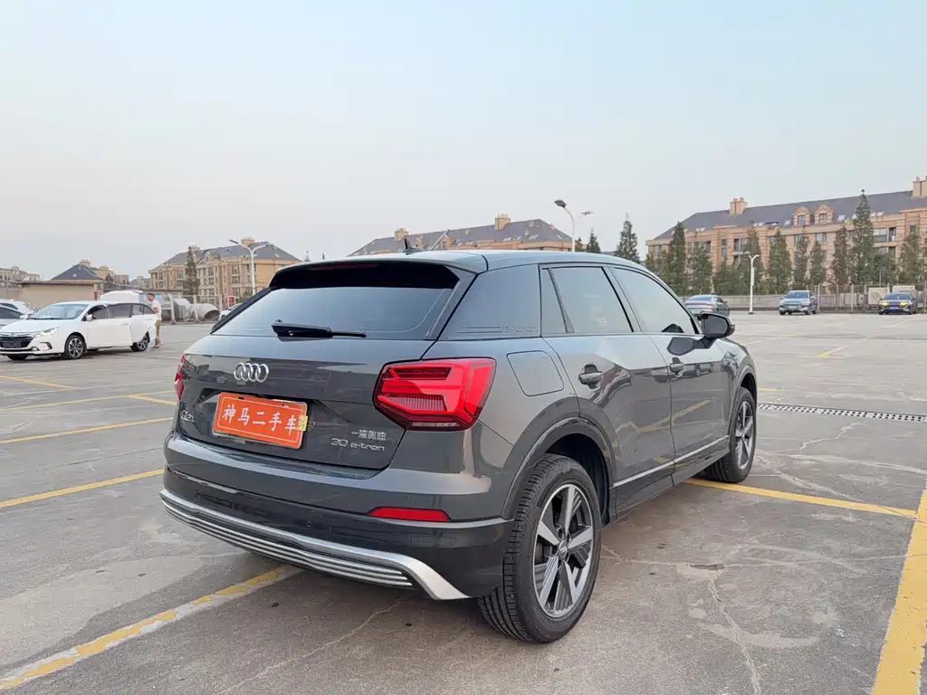 Audi Q2L e-tron — миниатюра 6