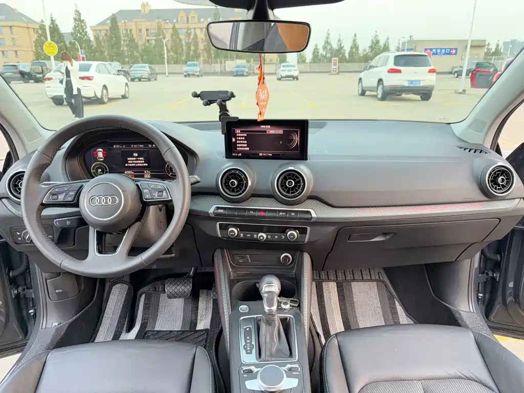Audi Q2L e-tron — миниатюра 9