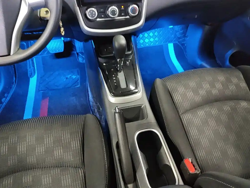 Nissan Tiida — миниатюра 14