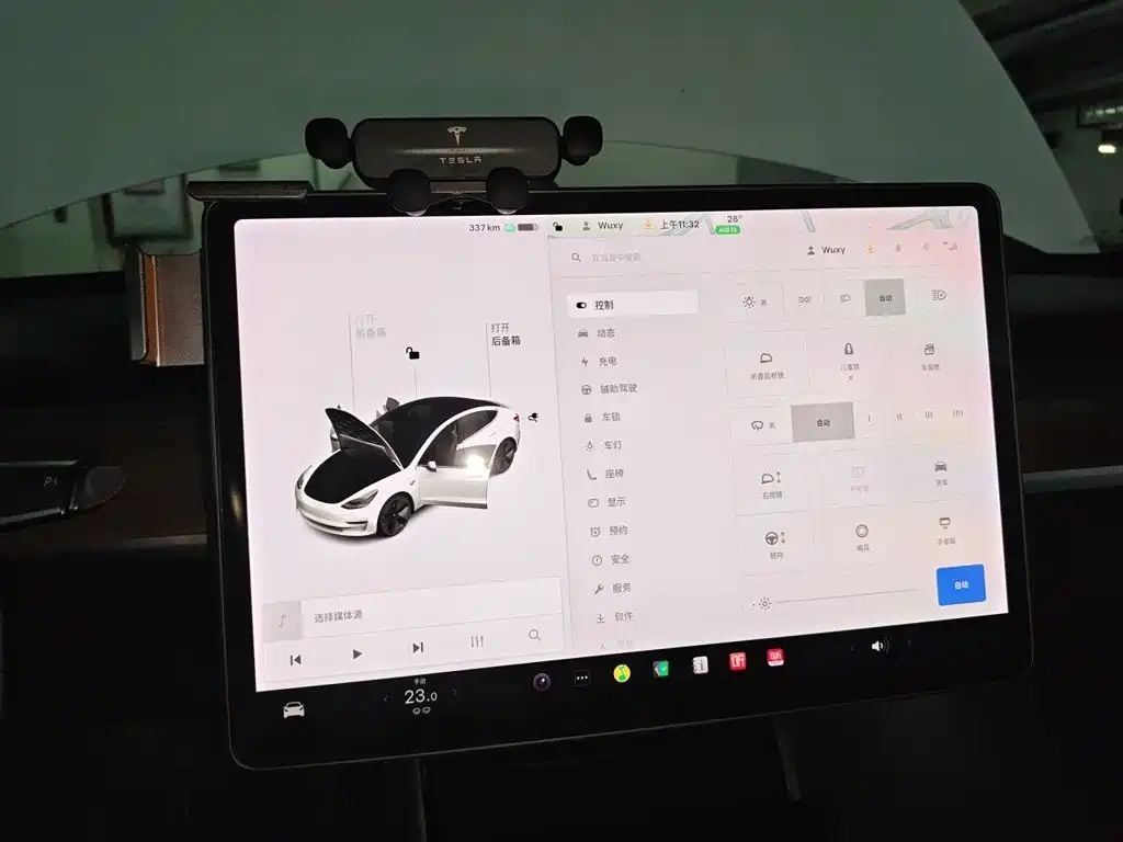 Tesla Model 3 — миниатюра 12