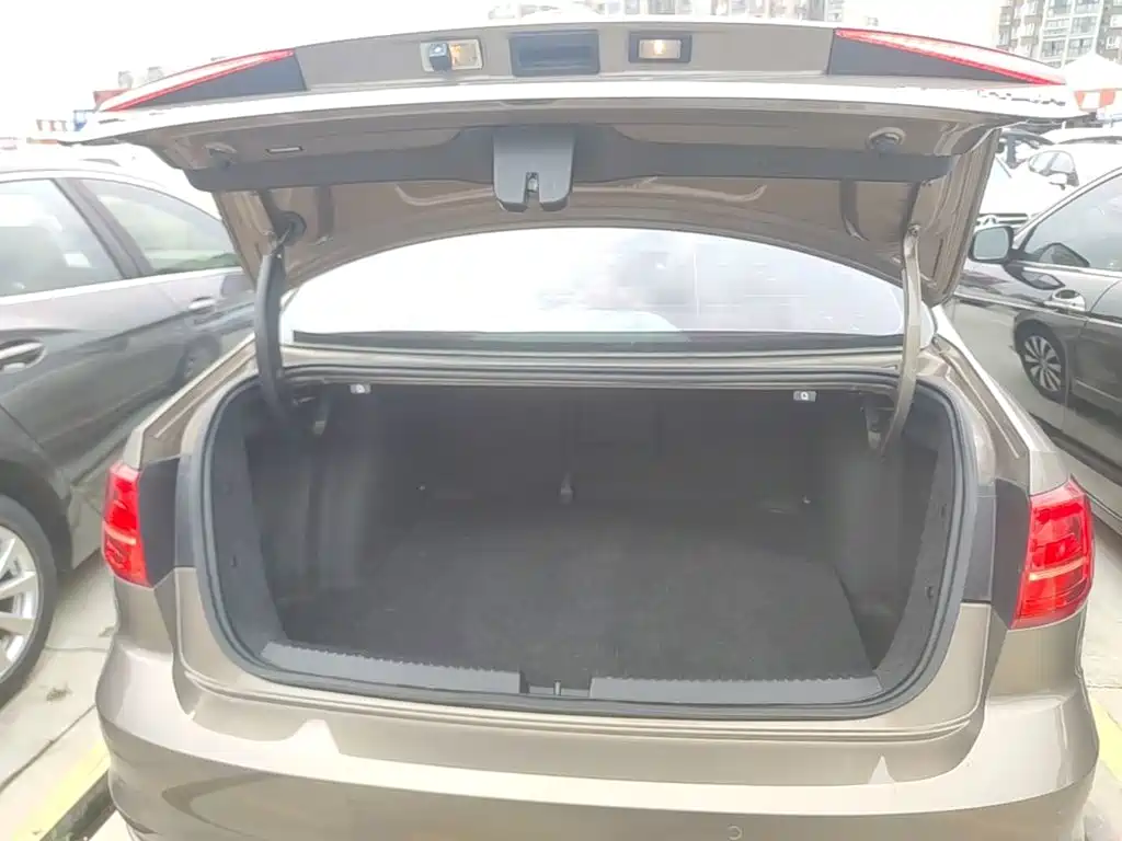 Volkswagen Sagitar — миниатюра 19