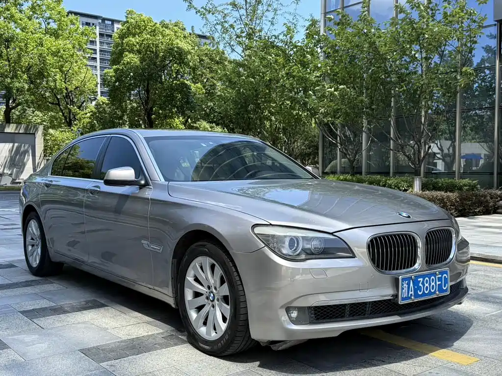 BMW 7 Series — миниатюра 3
