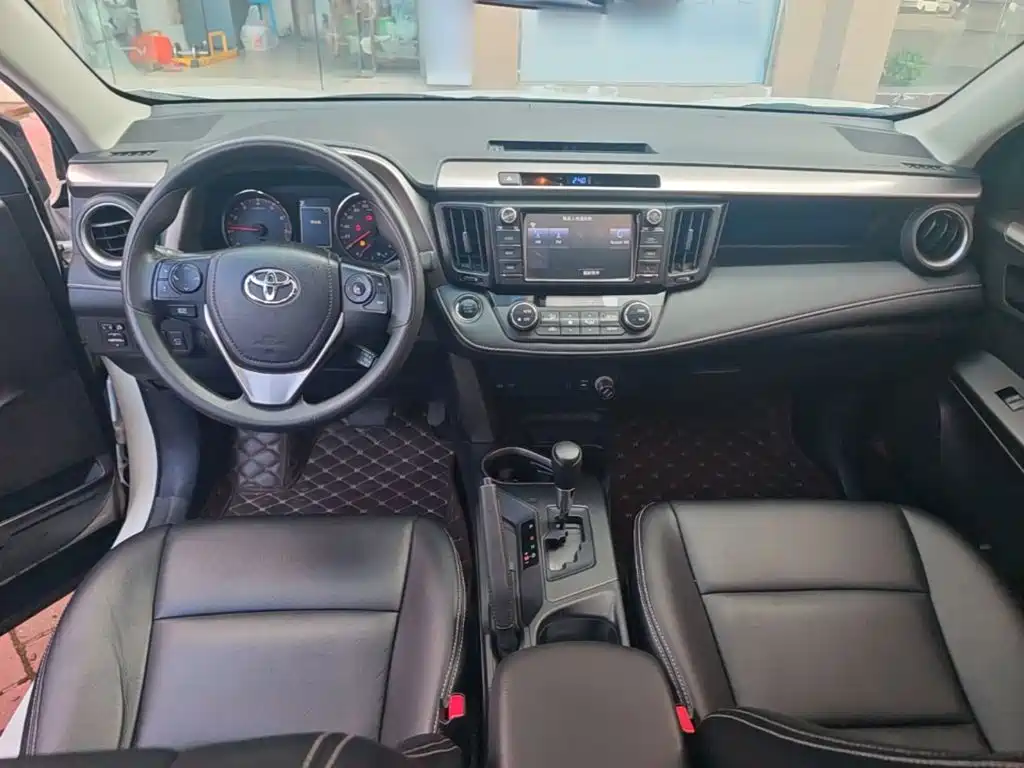 Toyota RAV4 — миниатюра 10