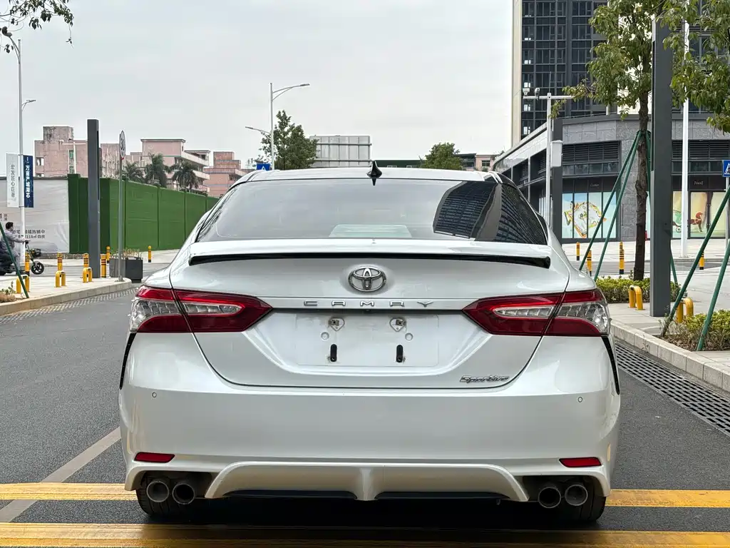 Toyota Camry — миниатюра 5