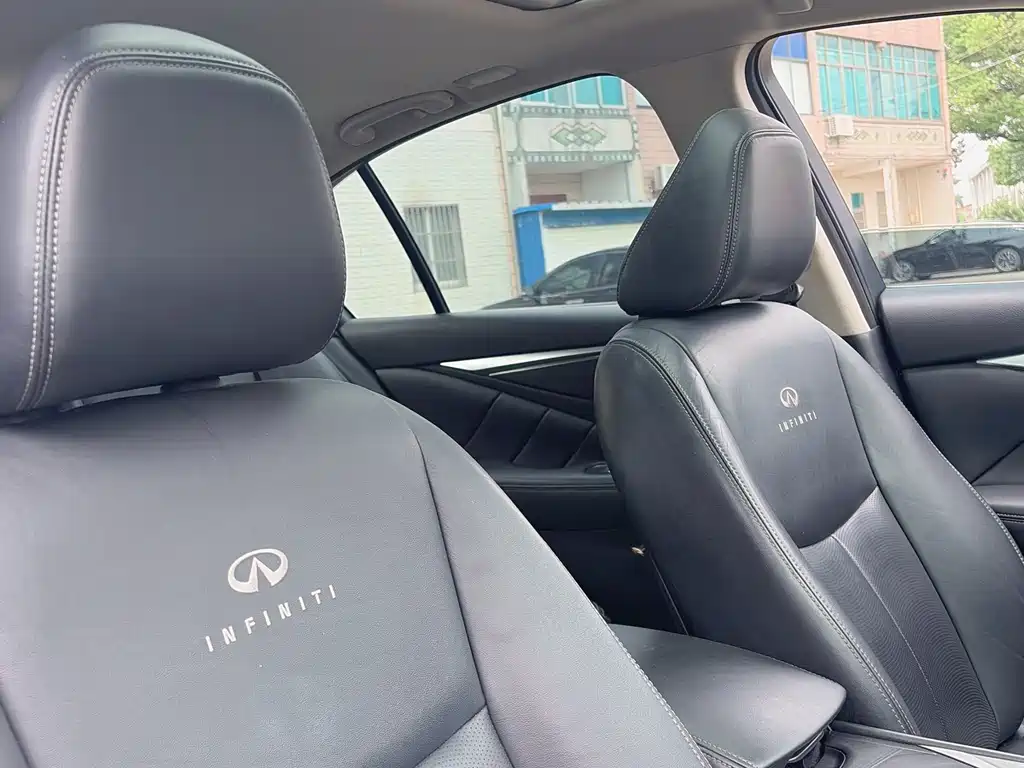 Infiniti Q50 2014 2.0T Comfort