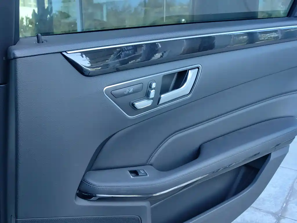 Mercedes-Benz E-Class — миниатюра 15