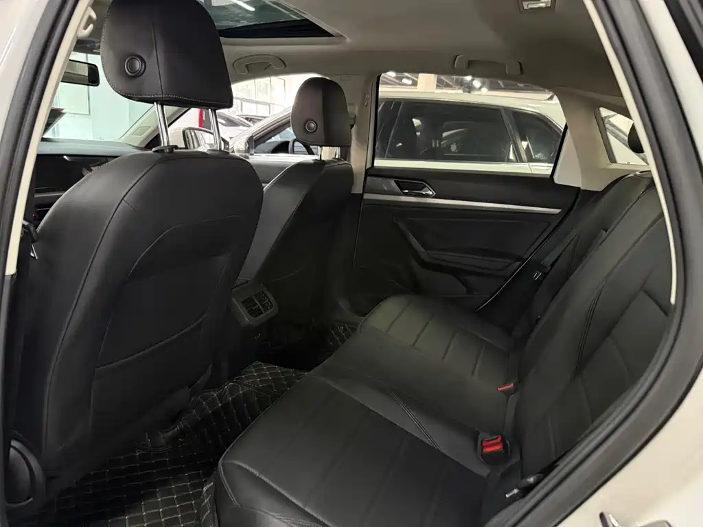 Volkswagen Lavida — миниатюра 5