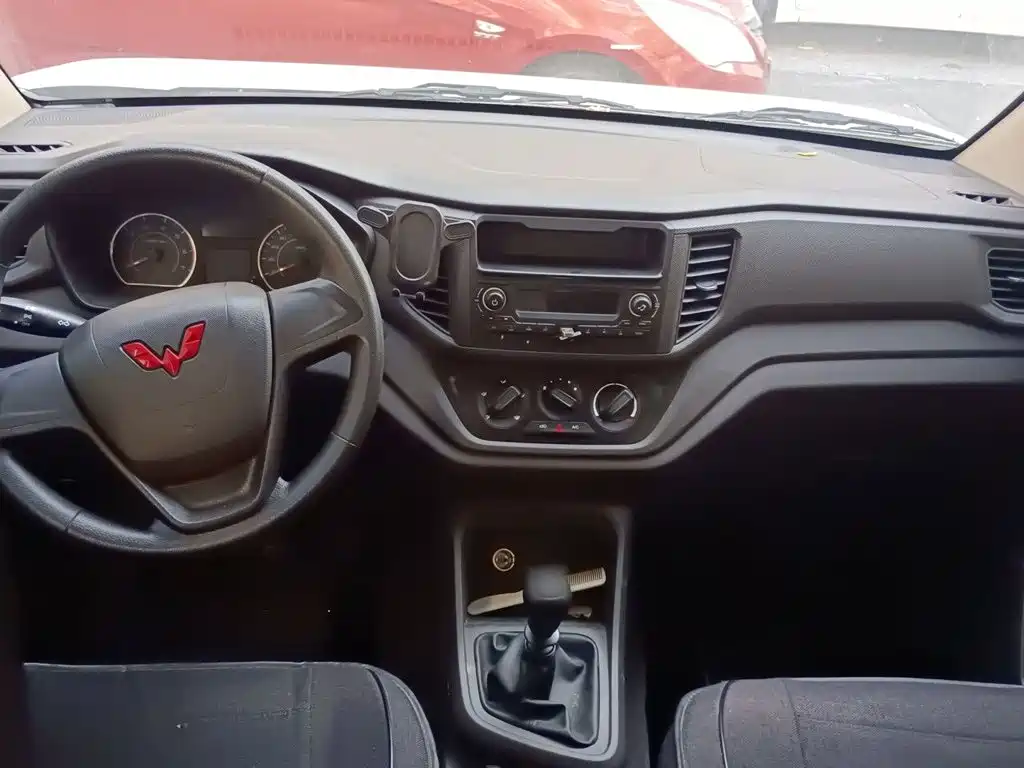 Wuling Hongguang V — миниатюра 5