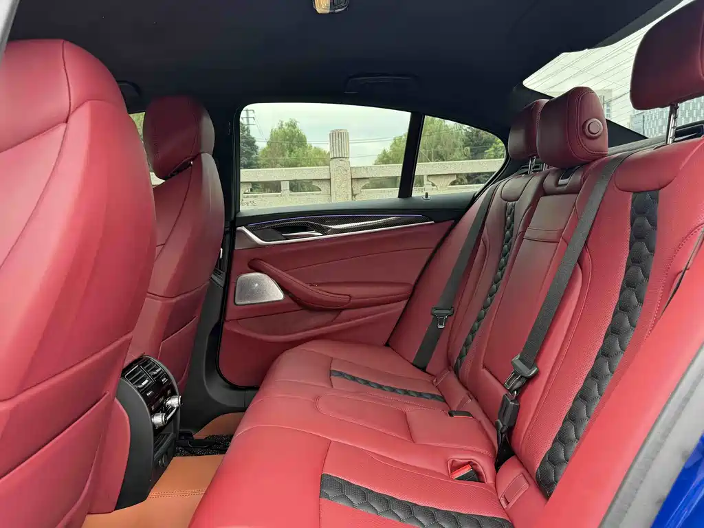 BMW M5 — миниатюра 10