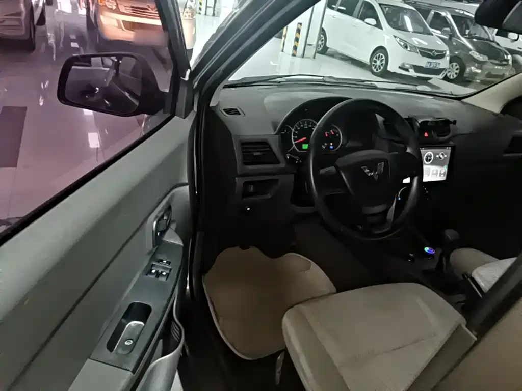 Wuling Hongguang — миниатюра 16