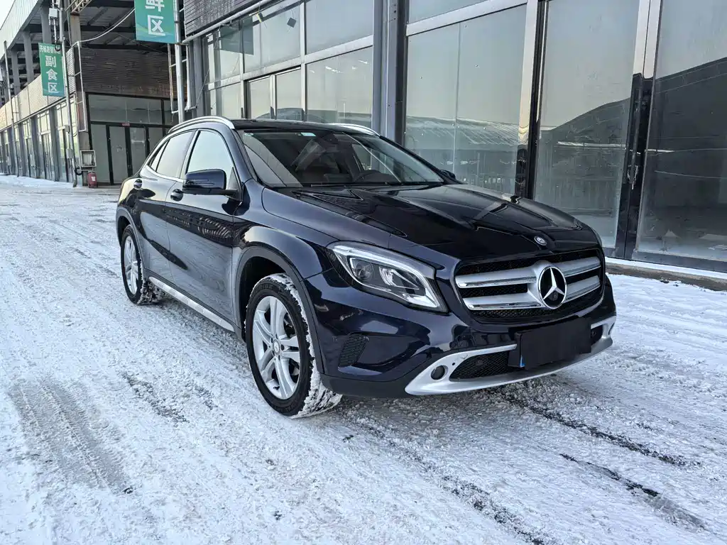 MERCEDES-BENZ GLA