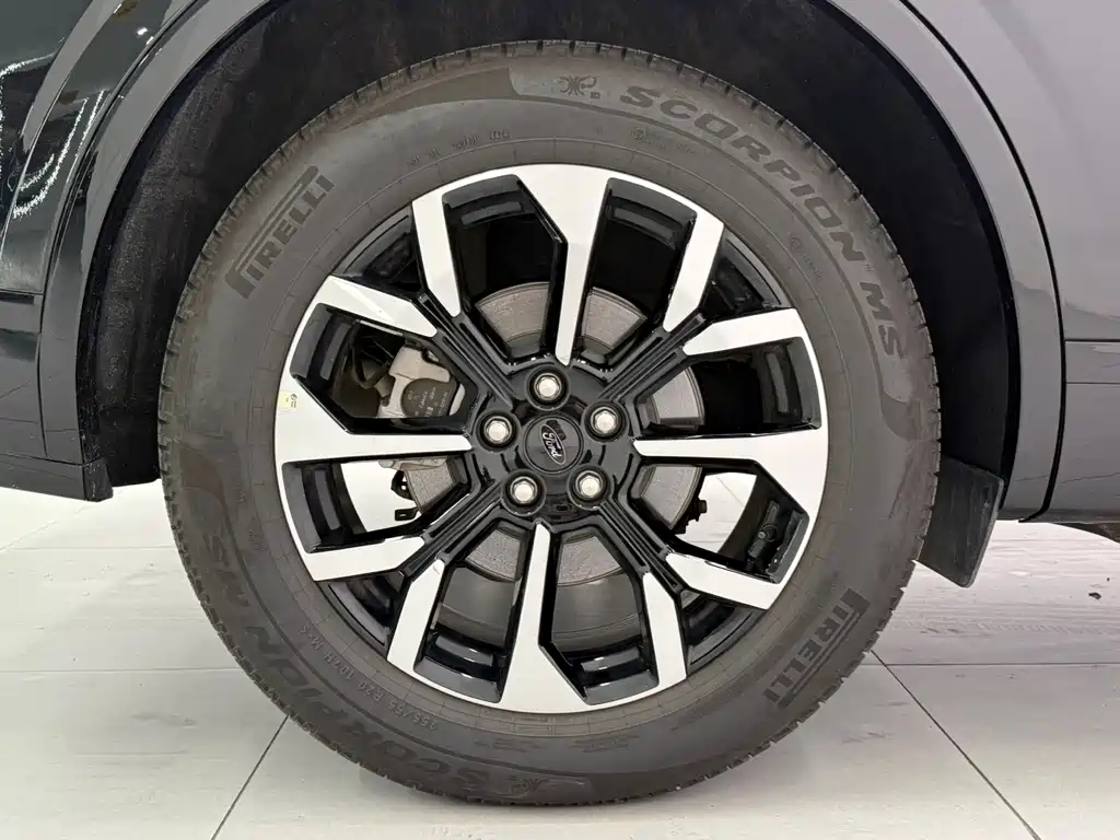 Ford Edge — миниатюра 10
