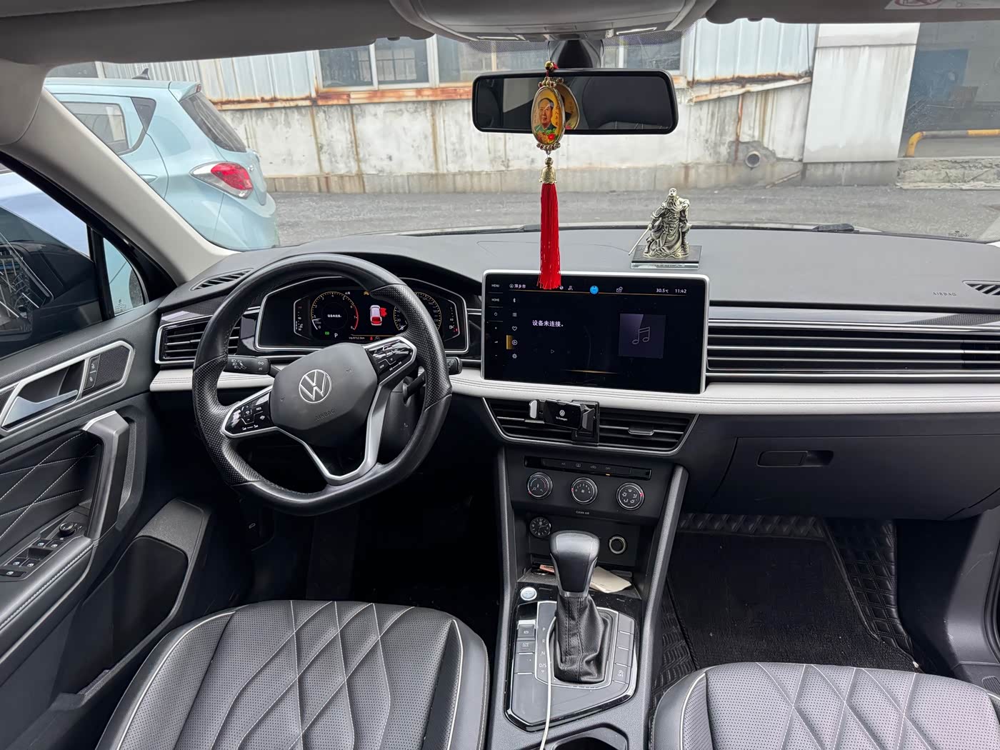 Volkswagen Tiguan L 1.4 л 2022 г. Чёрный, пробег 48000 км