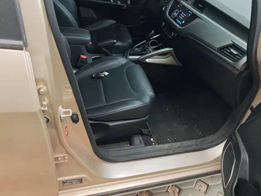 Geely Vision X3 — миниатюра 8