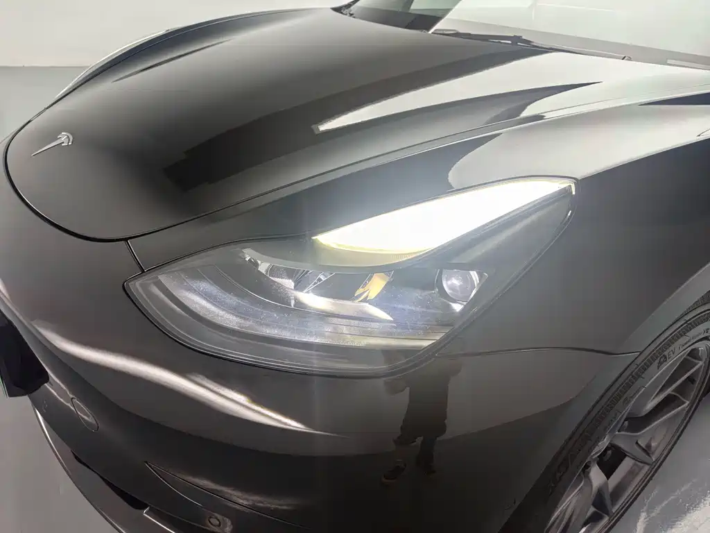 Tesla Model 3 — миниатюра 8