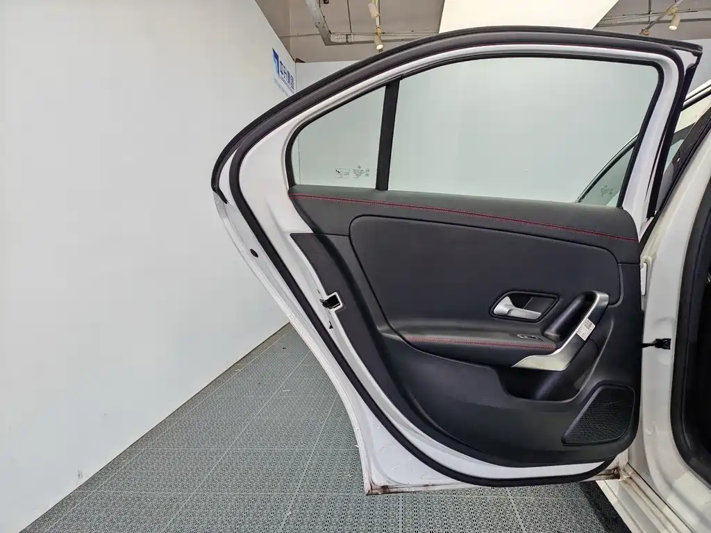 Mercedes-Benz A-Class — миниатюра 14
