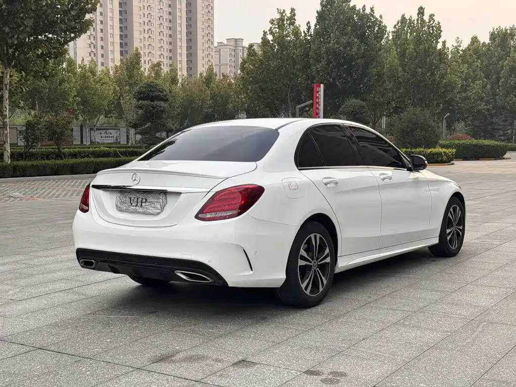 Mercedes-Benz C-Class — миниатюра 6