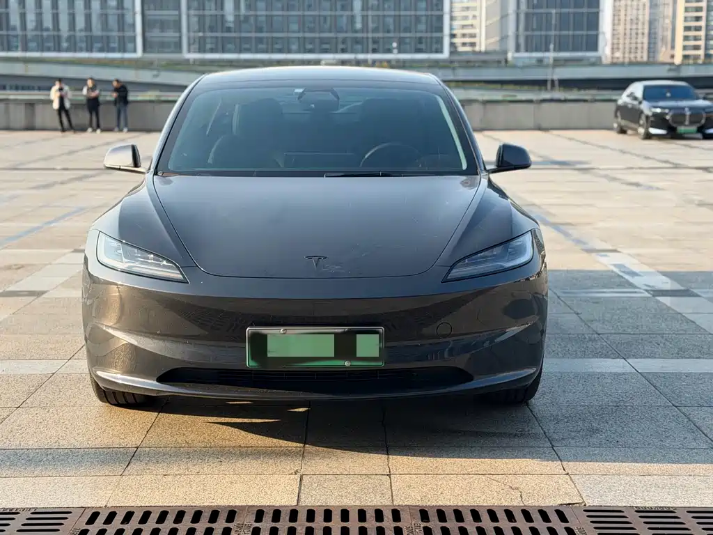 Tesla Model 3 — миниатюра 2
