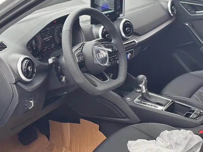 Audi Q2L — миниатюра 8