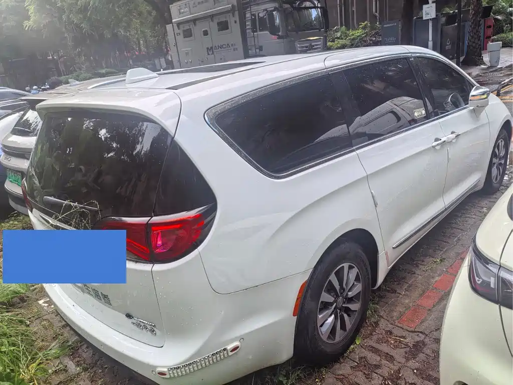 Chrysler Grand Voyager PHEV (Import) — миниатюра 9