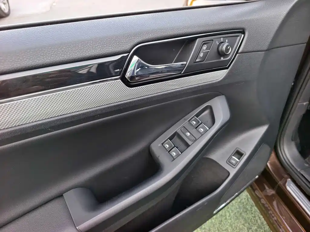 Volkswagen Sagitar 2015 230TSI AT Comfort