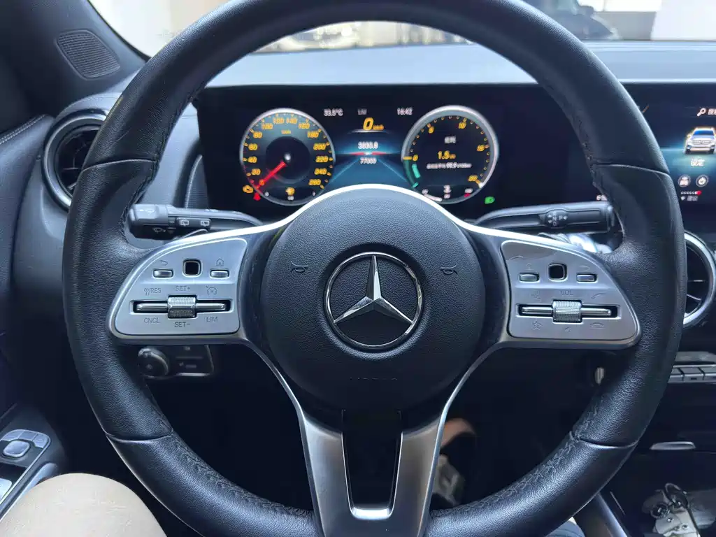 Mercedes-Benz GLB — миниатюра 12