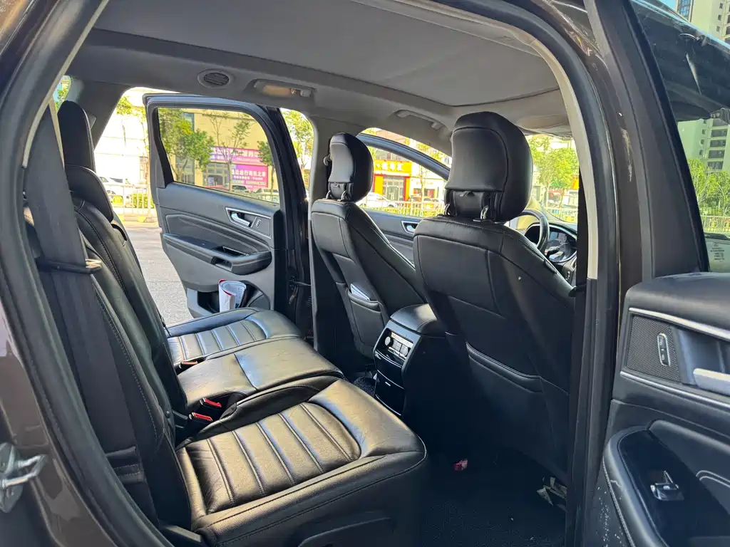 Ford Edge — миниатюра 7