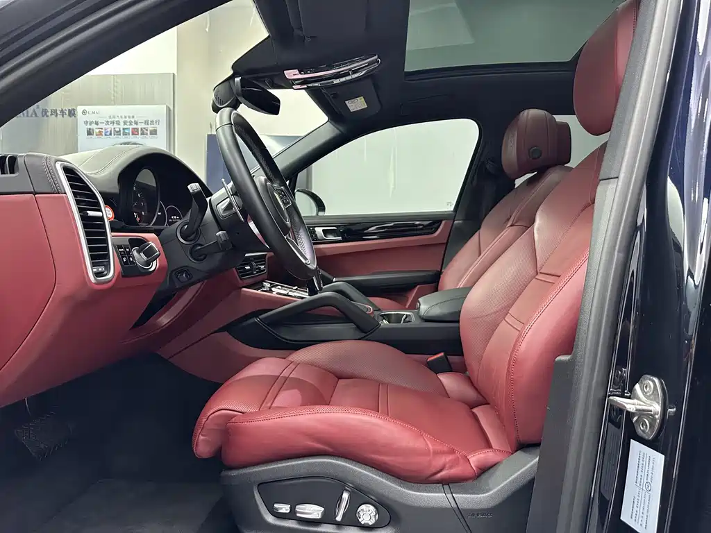Porsche Cayenne — миниатюра 7