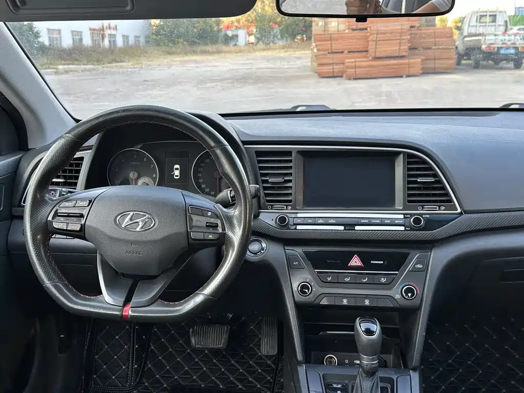 Hyundai Elantra — миниатюра 8