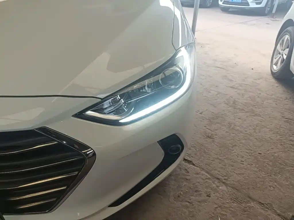 Hyundai Elantra — миниатюра 24