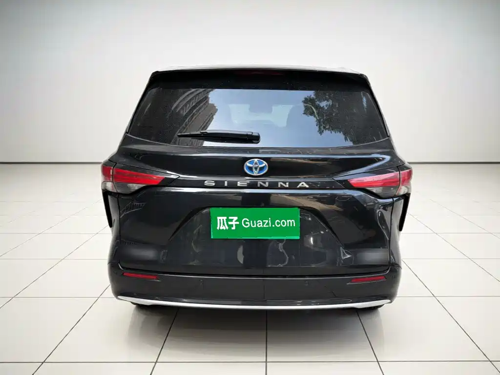 Toyota Sienna — миниатюра 3