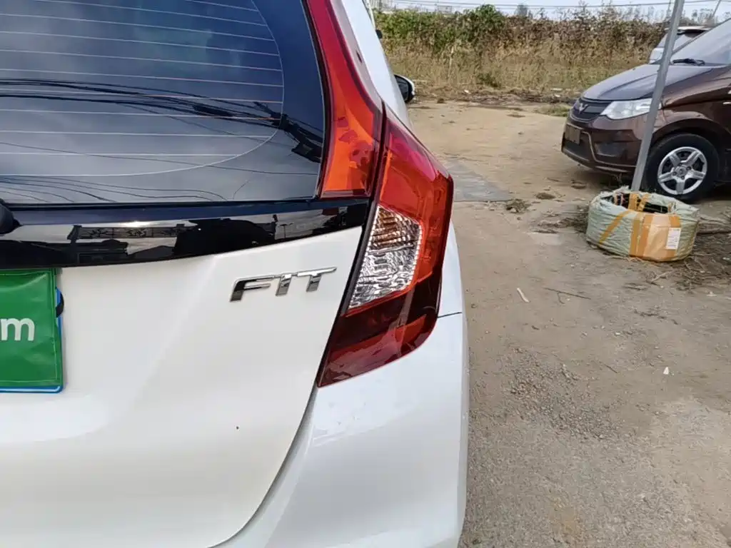 Honda Fit — миниатюра 8