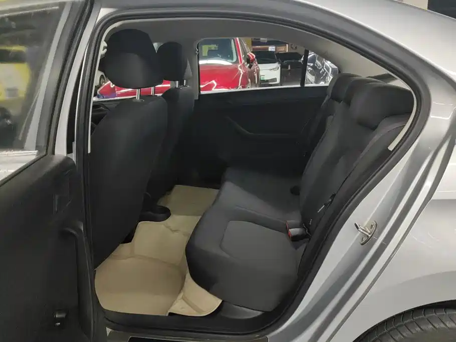 Volkswagen Jetta — миниатюра 11