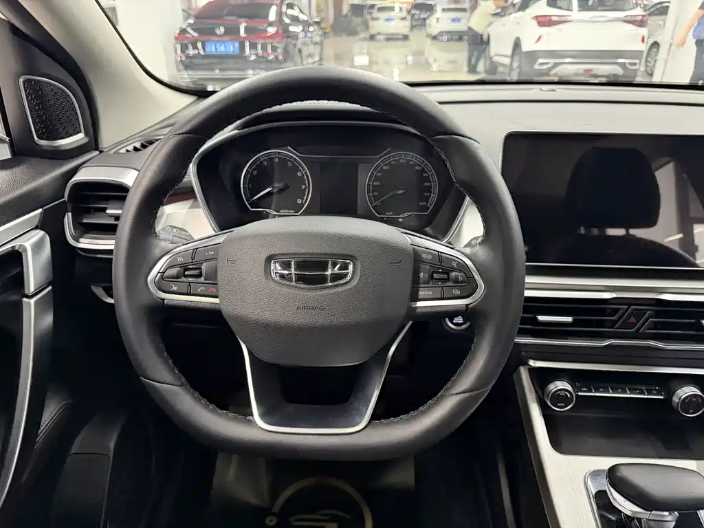 Geely Binyue — миниатюра 10