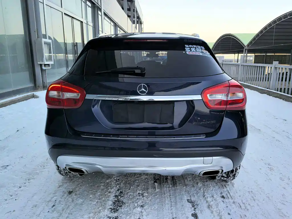 MERCEDES-BENZ GLA