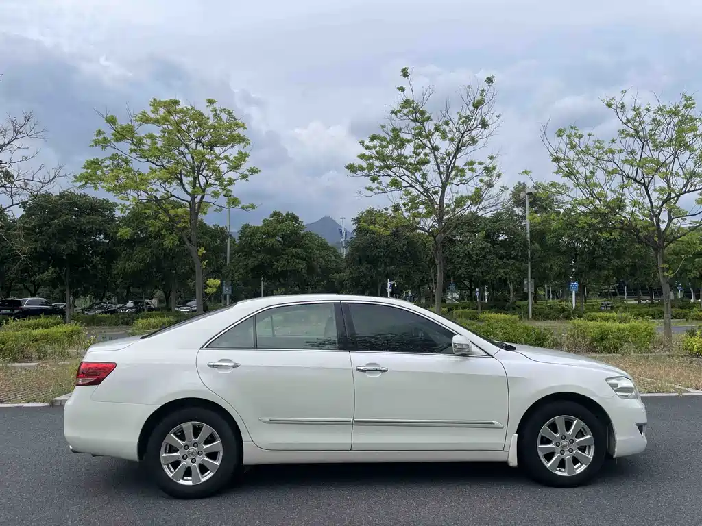 Toyota Camry — миниатюра 7